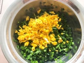 鸡蛋炒熟放入