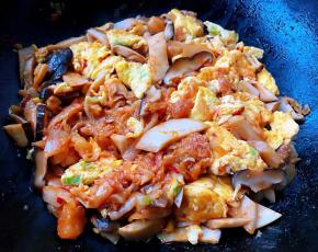 最后放入盐和味精调味均匀即可出锅享用即可