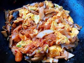 最后放入盐和味精调味均匀即可出锅享用即可