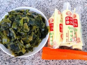 准备原材料海带、豆腐、胡萝卜