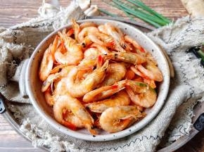 真是个简单又方便的做法，做出来的虾味道特别鲜美，而且一点不咸。