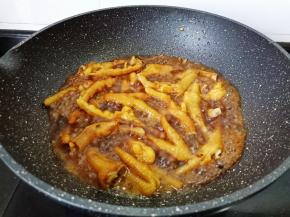 开大火煮开转中火炖10-15分钟。