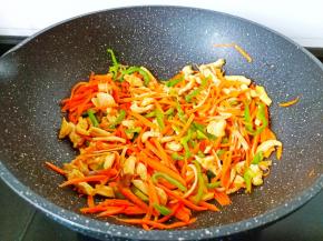 开大火翻炒均匀即可关火。