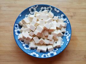 捞出控一下水分备用。