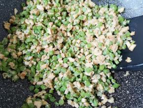 至蛋液凝固就可以关火啦！