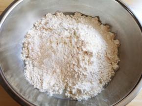 加入高筋面粉。