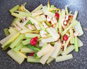 翻炒均匀关火出锅。