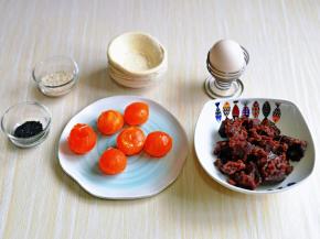 准备食材，我做了6个蛋黄酥，6个豆沙酥。