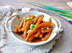 配上小酒，那感觉挺惬意。