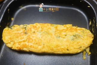最外层不要放紫菜这样卷起来就是比较光滑的，用硅胶铲煎熟定型切块就可以了
