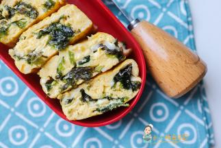 卷的时候一定要半凝固就卷，全部凝固卷起来就是蛋卷不是厚蛋烧了