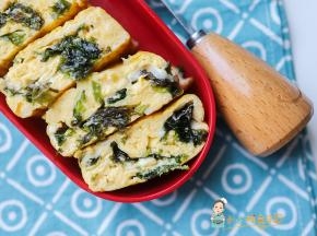 卷的时候一定要半凝固就卷，全部凝固卷起来就是蛋卷不是厚蛋烧了