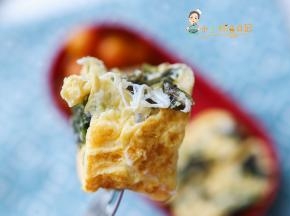 紫菜掰碎放入，小一点切块更好看