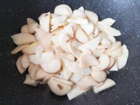 翻炒至杏鲍菇变软。