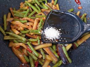 放鸡精增加口感。