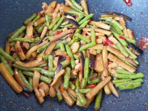 翻炒均匀关火出锅。