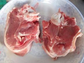 带骨的羔羊排，是经过排酸的，排酸后羊排吃起来口感会更好