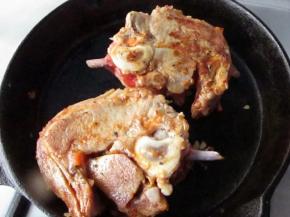 煎大约40秒，翻面再煎40秒