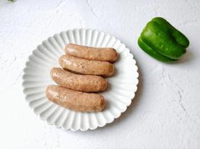 选择黑胡椒牛肉肠跟灯椒一起搭配炒着吃。