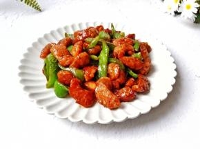 多汁弹牙的牛肉肠，一口咬下去肉汁四溢。