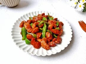 黑椒牛肉肠汁水丰盈，饱满入味。