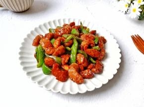 黑椒牛肉肠汁水丰盈，饱满入味。