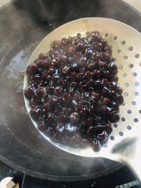 煮至全部漂浮起来，珍珠就熟了！