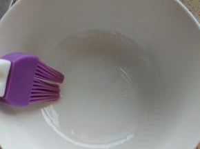 碗底刷油