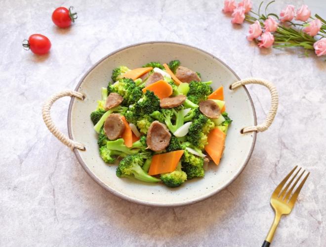 西蓝花炒牛肉丸子