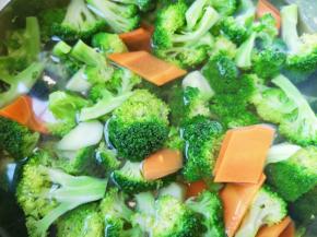 捞出过凉水，控一下水备用。