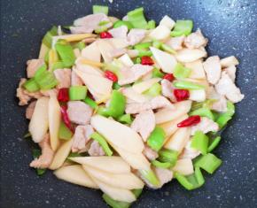 翻炒均匀关火出锅。