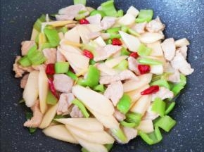 翻炒均匀关火出锅。