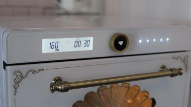 法帅蒸烤箱设置烧烤功能，预热温度160度。