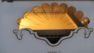 蛋糕放入预热好的烤箱内，温度160度，下层28分钟。