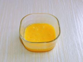 手动打蛋器打至均匀，放旁边备用。