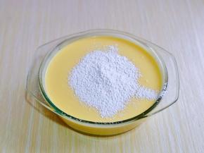 再筛入玉米淀粉，拌至无干粉。