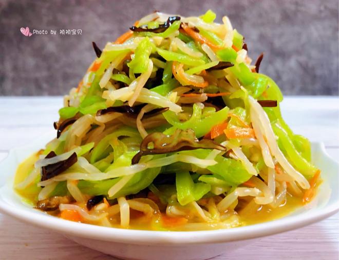 莴笋拌豆芽木耳胡萝卜