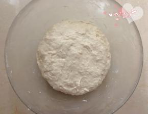 加入中种其它材料，用刮刀搅拌至无颗粒无干粉状态。