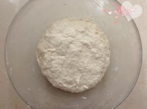 加入中种其它材料，用刮刀搅拌至无颗粒无干粉状态。