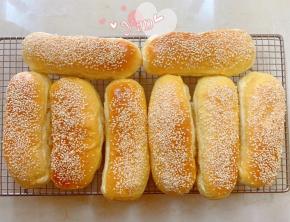 烤好的面包脱模，放晾网上晾凉，密封保存。