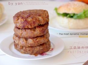 煎好的汉堡猪肉饼。