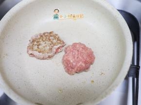 锅里少许油小火煎至两面金黄