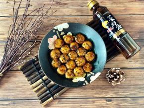 装盘后撒上一些熟黑芝麻，完成！