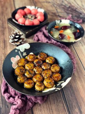 搭配银耳雪梨汤和水果，可做美味早餐！