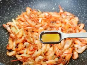 加入料酒去腥增香。