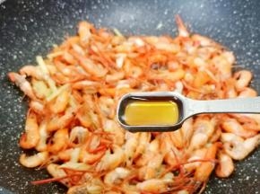 加入料酒去腥增香。