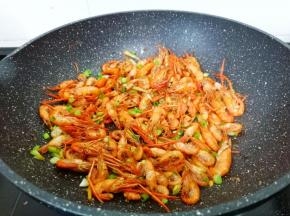 翻炒两下就可以出锅了！