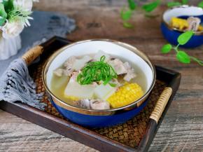 冬瓜玉米排骨汤。