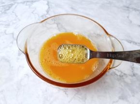 筷子搅拌均匀撇去沫。