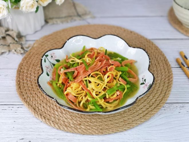 香肠干丝炒芹菜